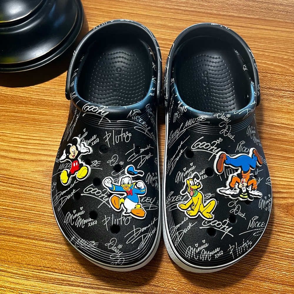 Crocs Disney Parks 2024 Character Autograph Clog